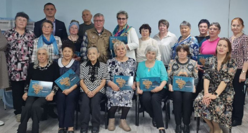 В Мильково презентовали третий том книги-альбома о камчатских именах