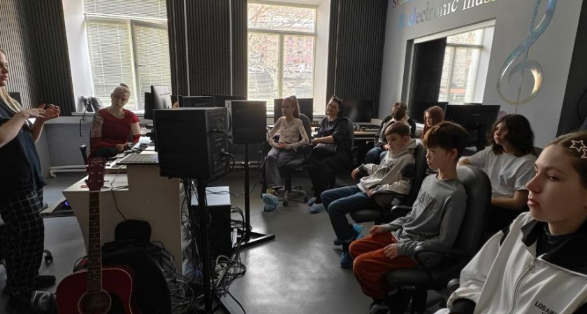 Каникулы в школе креативных индустрий: Музыка и звук – в твоих руках!