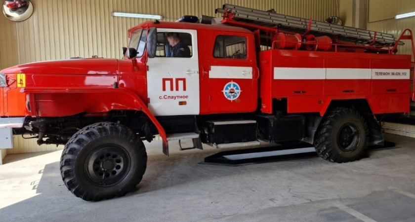 На Камчатке пожарные спасли двоих детей и жилой дом в селе Слаутное