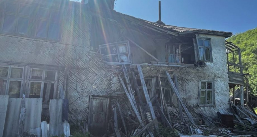 Камчатская прокуратура потребовала снести аварийные дома в Елизовском районе  