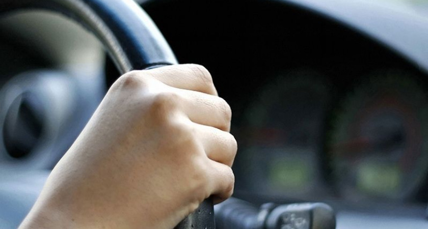 Пьяный пассажир на Камчатке прокачал таксиста и угнал его тачку