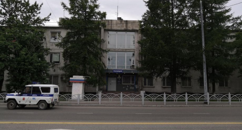 Потерпевшая от рук мошенников на Камчатке украла в полиции телефон