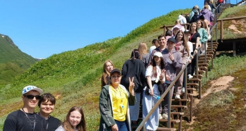 Выпускники Камчатки по сложившейся традиции летают в  Долину гейзеров 