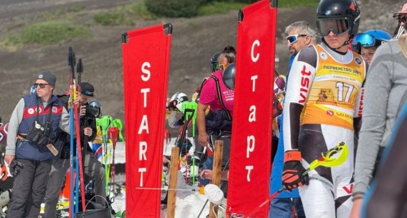 Летний горнолыжный турнир на вулкане Козельский стартовал на Камчатке 