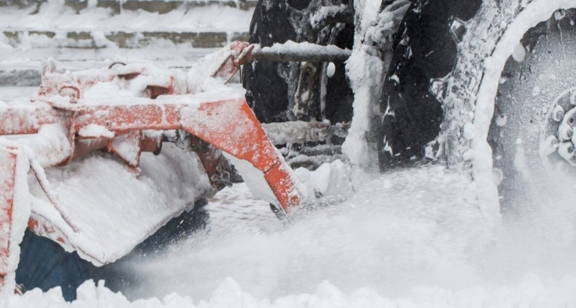 На улицы Петропавловска вывели 88 машин для расчистки дорог от снега
