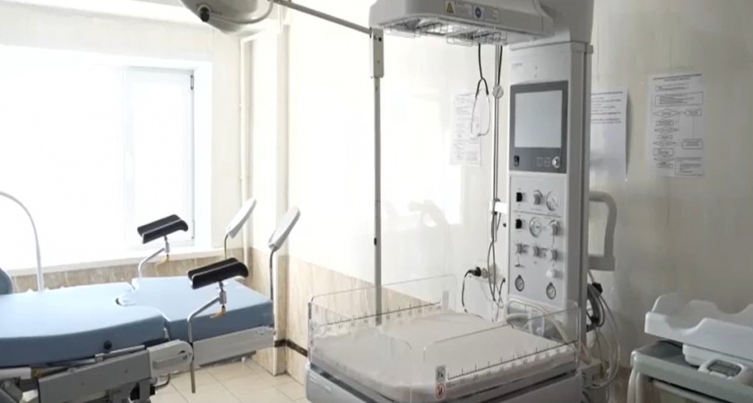 В краевом роддоме заработали почти 40 новых аппаратов для помощи мамам и малышам