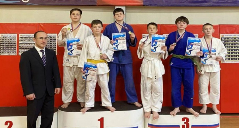 Юные спортсмены из Вилючинска взяли медали первенства края по дзюдо в Елизово