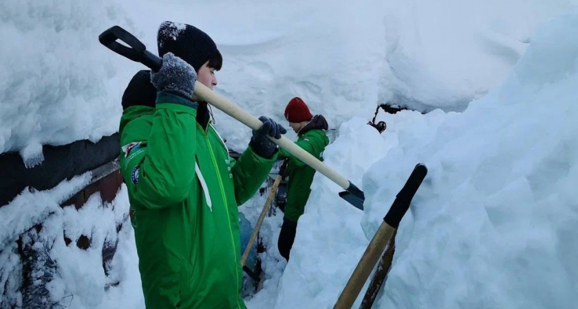 Студенты вышли на помощь жителям Петропавловска после снегопадов