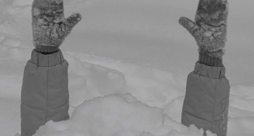 В Петропавловске 10-летний мальчик провалился в снежный занос на улице Ларина