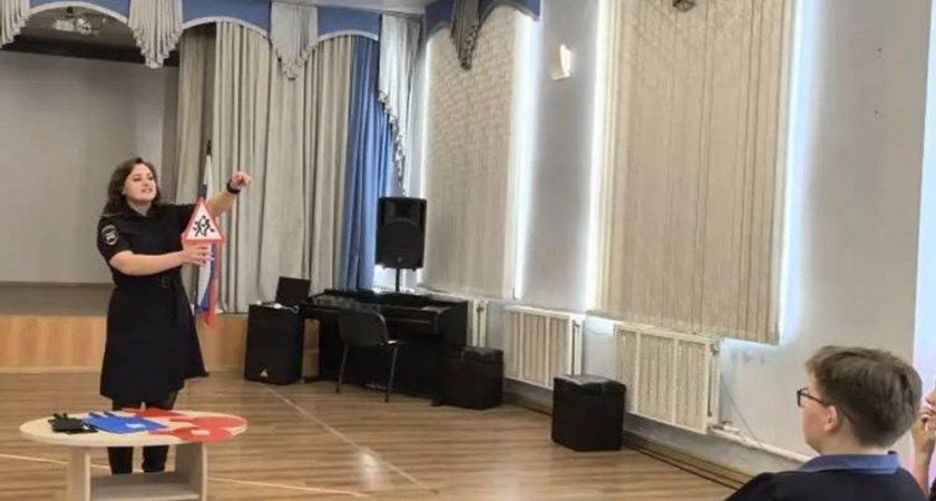 Инспектор ГАИ провела урок дорожной безопасности в елизовской школе