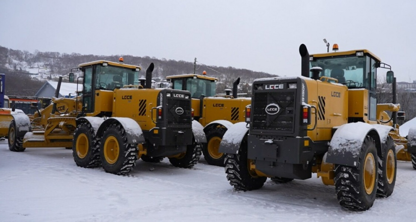 Губернатор Камчатки Солодов требует задействовать всю технику для уборки снега