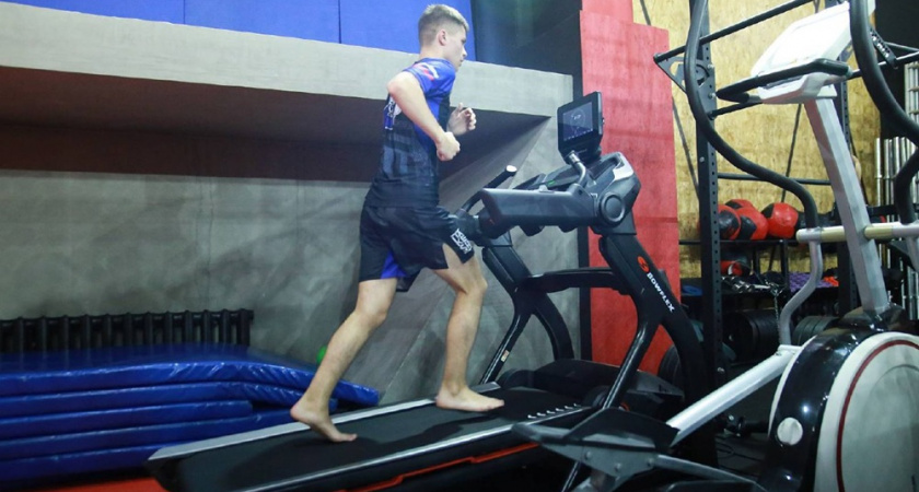 На Камчатке федерация ММА получила новую беговую дорожку 