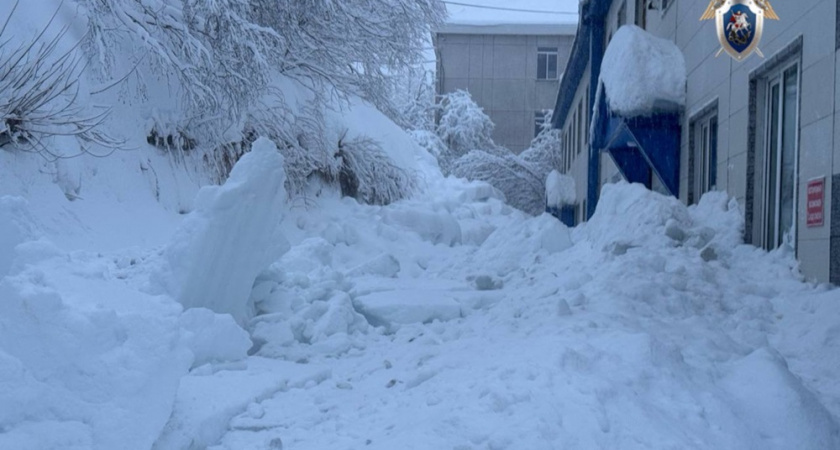 На Камчатке будут судить гендиректора УК после гибели мужчины под снегом с крыши