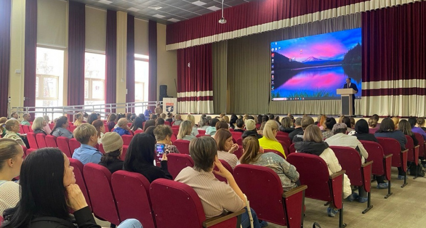 Более 200 родителей камчатских школьников обсудили поступление в вузы и колледжи