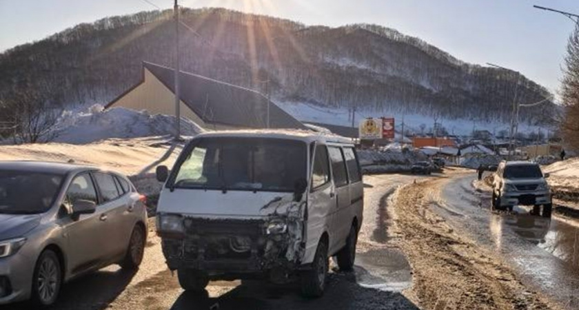 В Петропавловске-Камчатском водитель нарушил правила и пострадал в ДТП