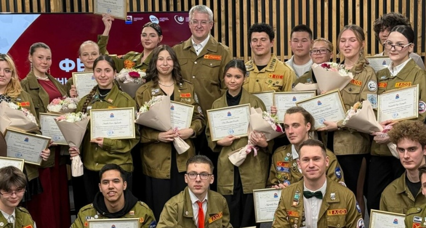 Камчатский губернатор наградил студентов-добровольцев за расчистку снега