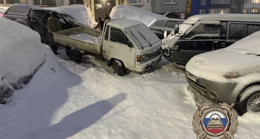 В Петропавловске 14-летняя девочка поскользнулась и упала под колеса авто