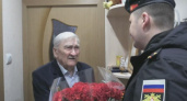 Морпехи камчатской 40-й бригады поздравили ветерана Великой Отечественной войны