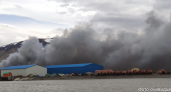 На Камчатке в поселке Озерновский загорелся рыбоперерабатывающий завод