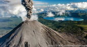 Камчатский вулкан Карымский в очередной раз выбросил столб пепла