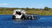 Видео со спасением людей и машины из реки оказалось прошлогодним