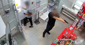 Сотрудница аптеки обезоружила налётчика парой слов (видео)