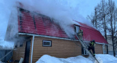 В селе Мильково на Камчатке пожарные отбили от огня жилой дом