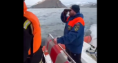 Спасатели на Камчатке не оставляют попыток найти выпавшего за борт мужчину