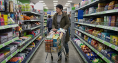 Осенние запасы: какие продукты стоит купить сейчас, чтобы сэкономить и не бегать по магазинам в холода