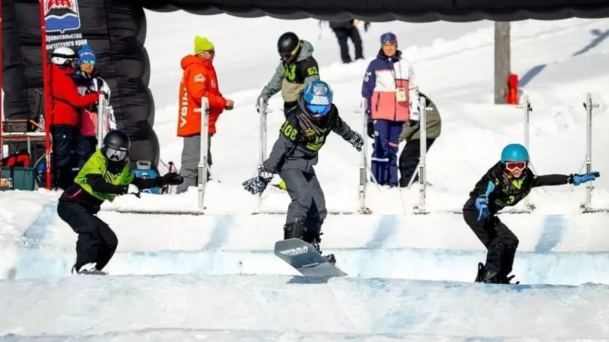 На Камчатке юные сноубордисты разыграли награды в чемпионате по сноуборд-кроссу