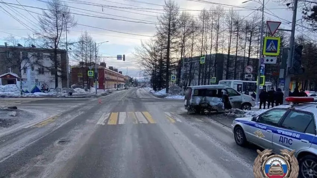 В Елизове водитель легковушки погиб после ДТП с автобусом на перекрестке