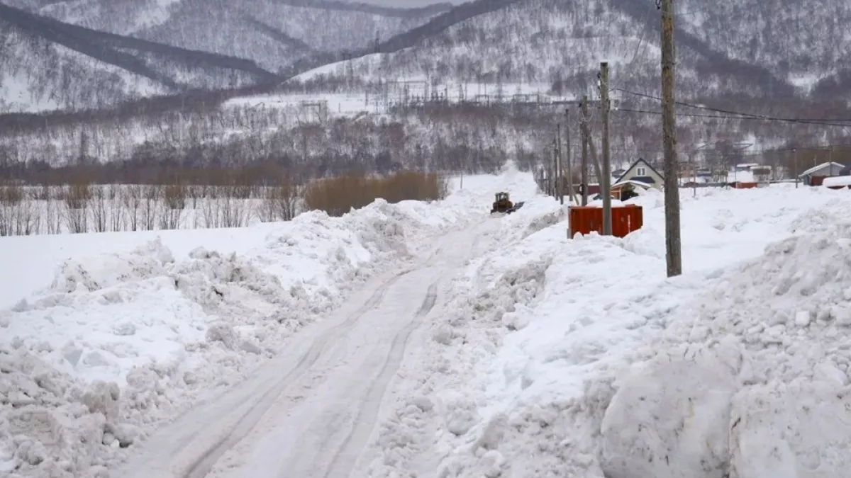В Елизове начали чистить дороги в частном секторе после жалоб жителей