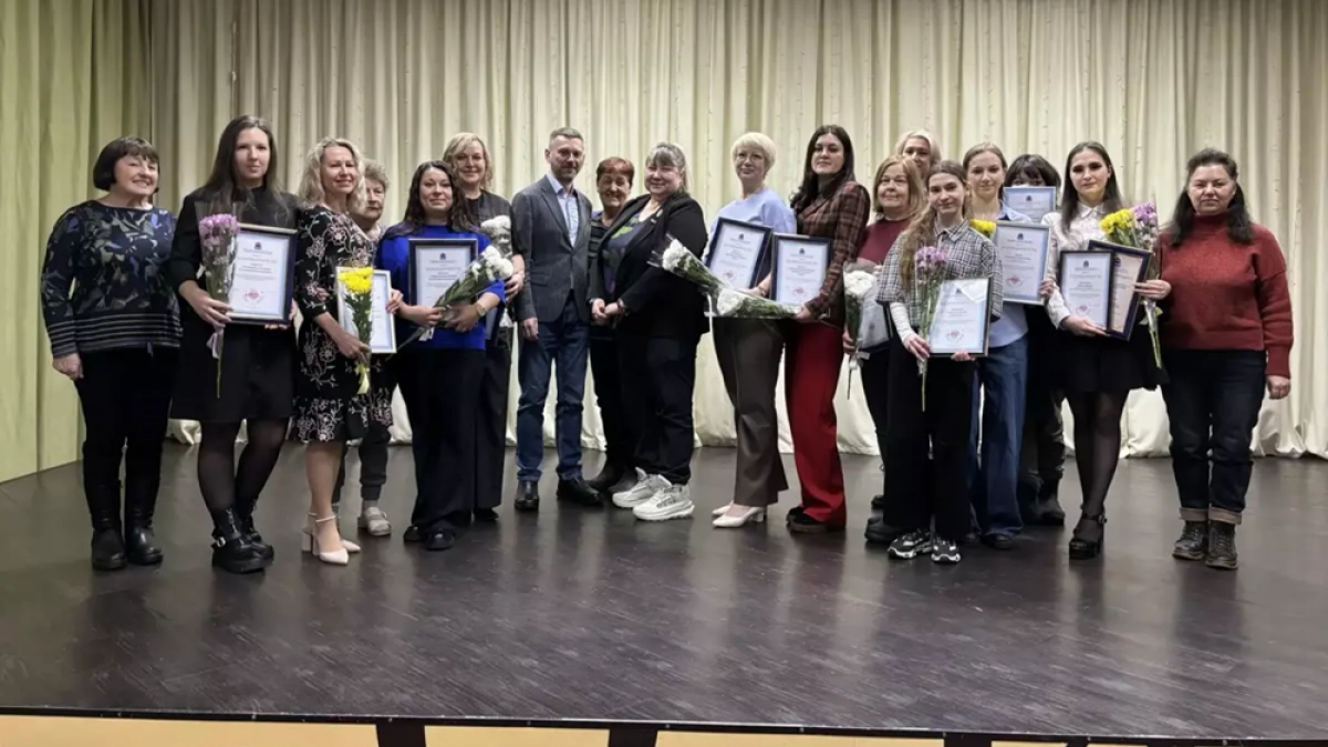 На Камчатке наградили лучших добровольцев и социальные учреждения 2025 года