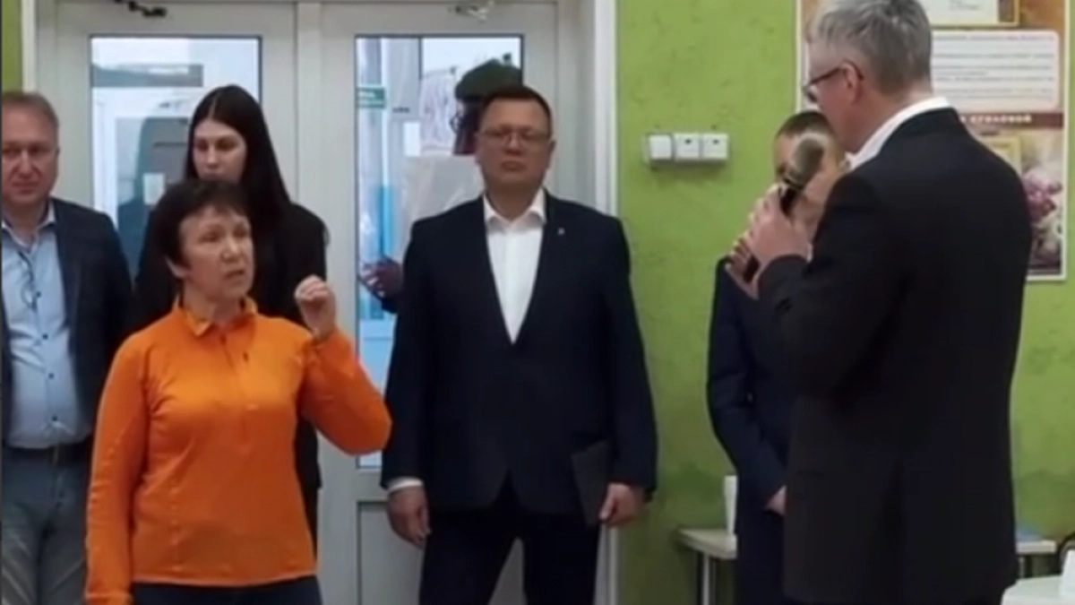 Глава региона провел встречу с жителями микрорайона Пограничная