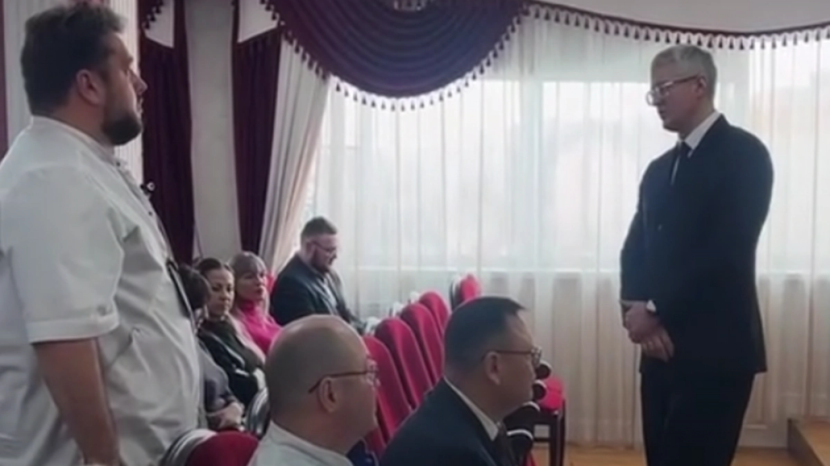 Владимир Солодов провел встречу с врачами больницы №2 в Петропавловске