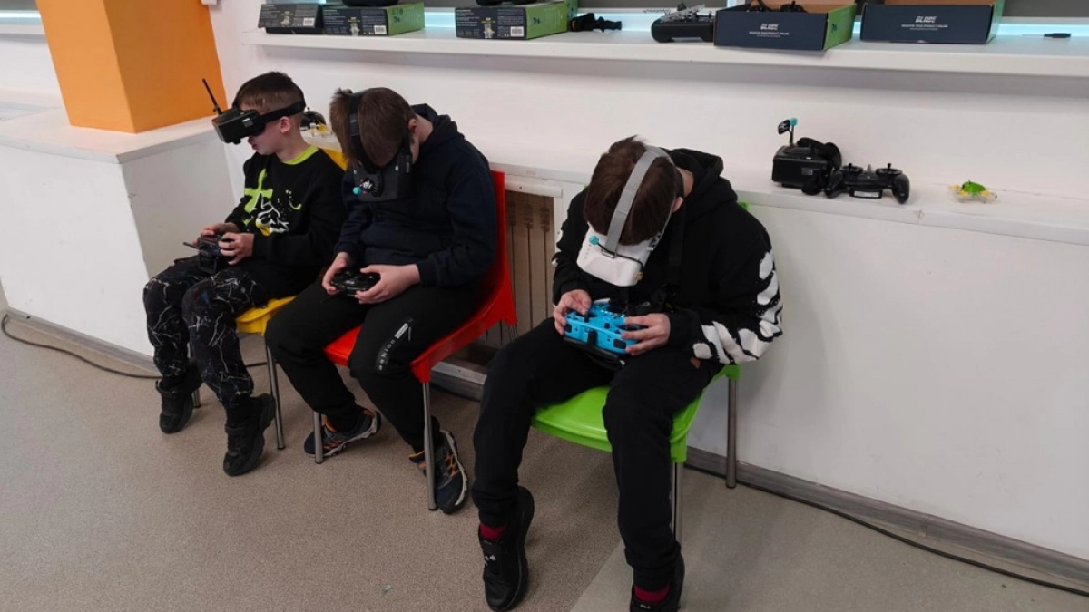 На Камчатке прошел турнир по дрон-рейсингу: определены лучшие пилоты среди детей