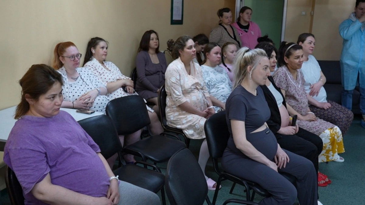 На Камчатке в День беременных поздравили будущих мам и вручили им подарки