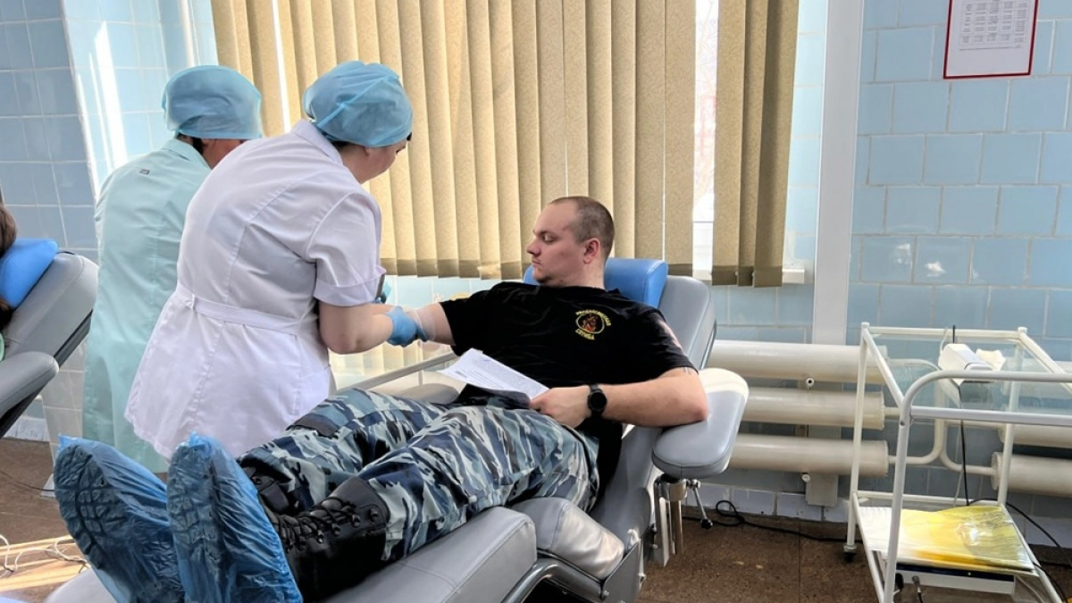 Сотрудники полиции Камчатки сдали кровь в преддверии Национального дня донора