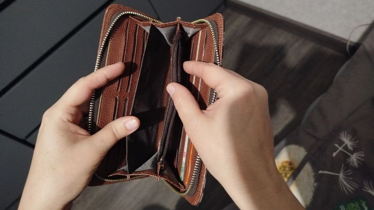 Директор фирмы на Камчатке не платил трем сотрудникам зарплату почти год