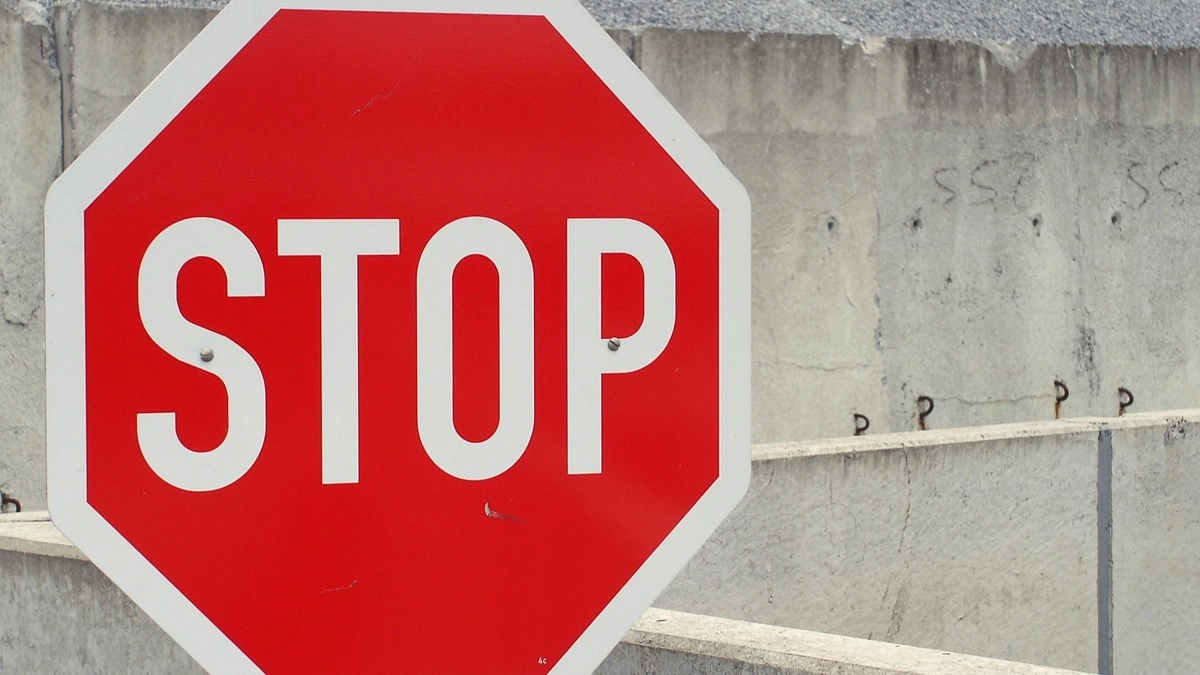 Движение перекрыли на участке трассы в Елизове до особого распоряжения