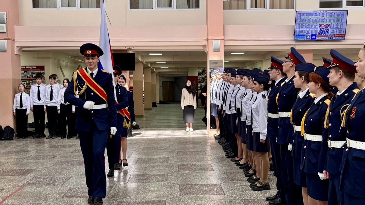 Кадеты СК на Камчатке получили медали и новые звания на линейке в День пионерии