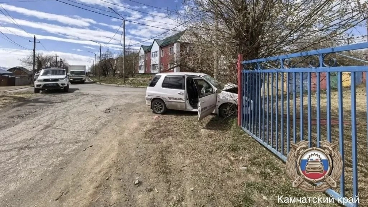 Пьяный водитель на Камчатке не справился с управлением и влетел в препятствие