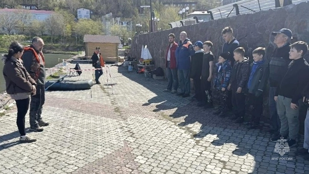 Спасатели МЧС следили за порядком на гонках судомоделистов в Петропавловске