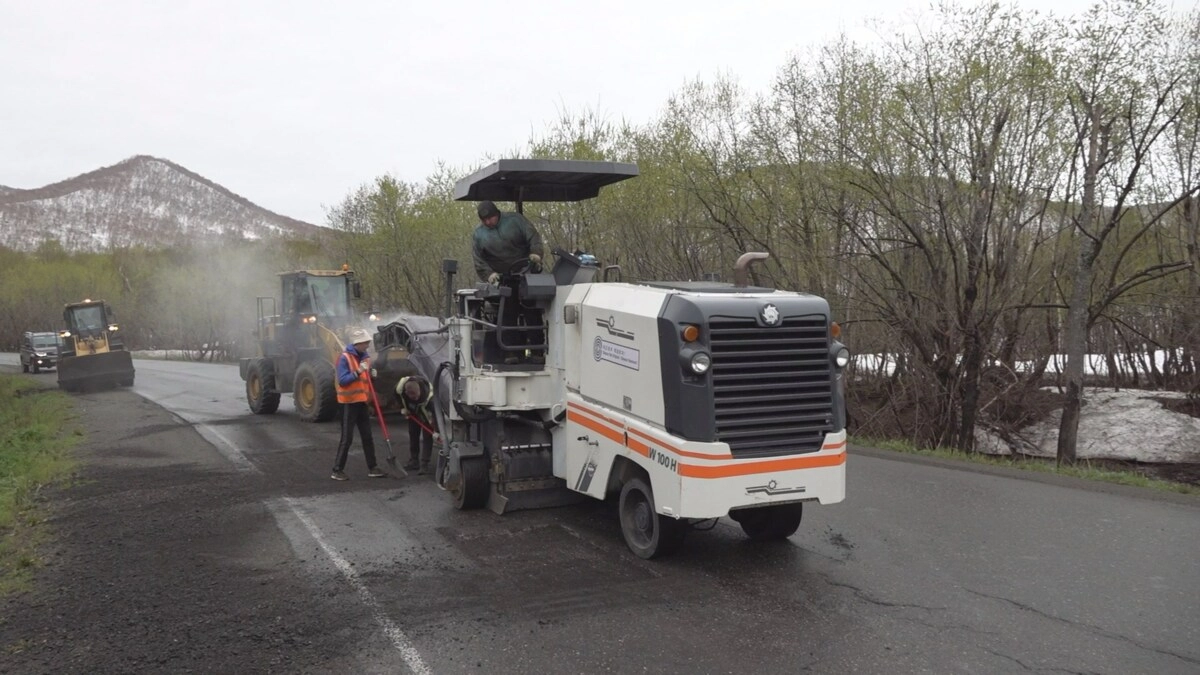 В Вилючинске дорожники укладывают свежий асфальт: готово больше половины работ