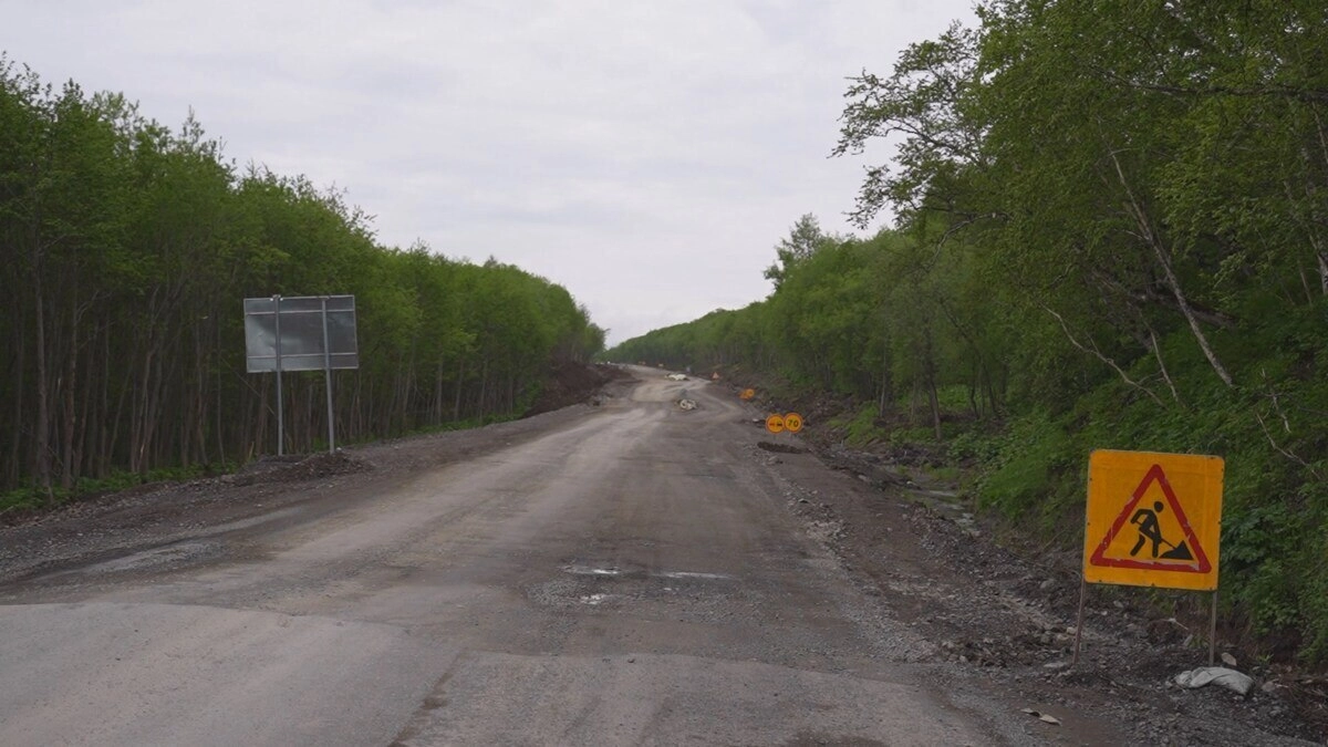 Более 7 километров дороги обновляют в Усть-Большерецком округе