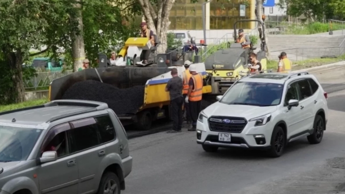 На улице Ленинской в Петропавловске начали укладку асфальта — водителей предупредили