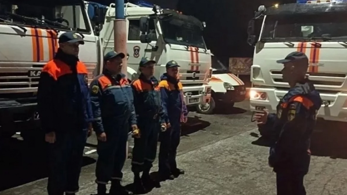На Камчатке спасатели ищут рыбака, пропавшего после переворота лодки