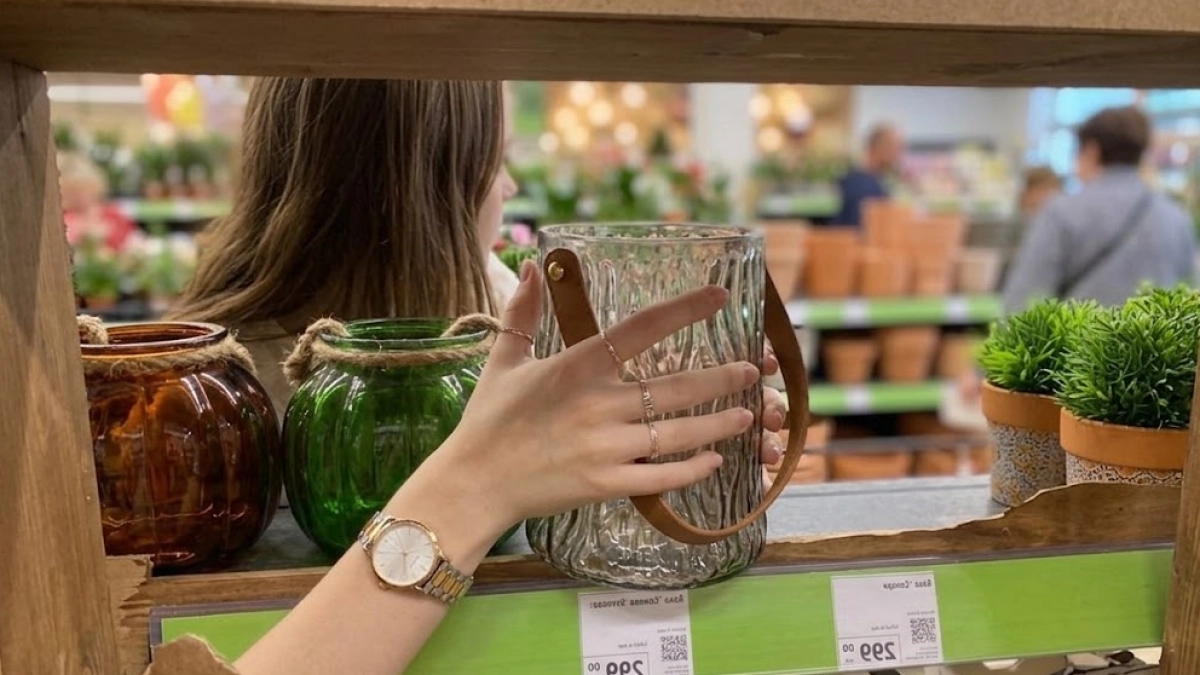 Ваза всего за 299 рублей из Fix Price, а эффект дизайнерский: 5 способов использовать ее дома не только для цветов