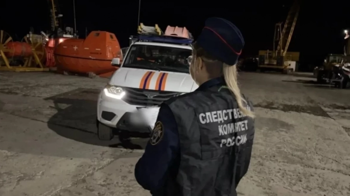СК рассматривает три версии пожара на судне «Триумф» у берегов Камчатки