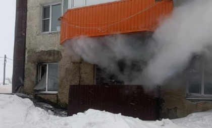 Начальник пожарного поста спас пенсионерку из горящего дома в поселке Лесной